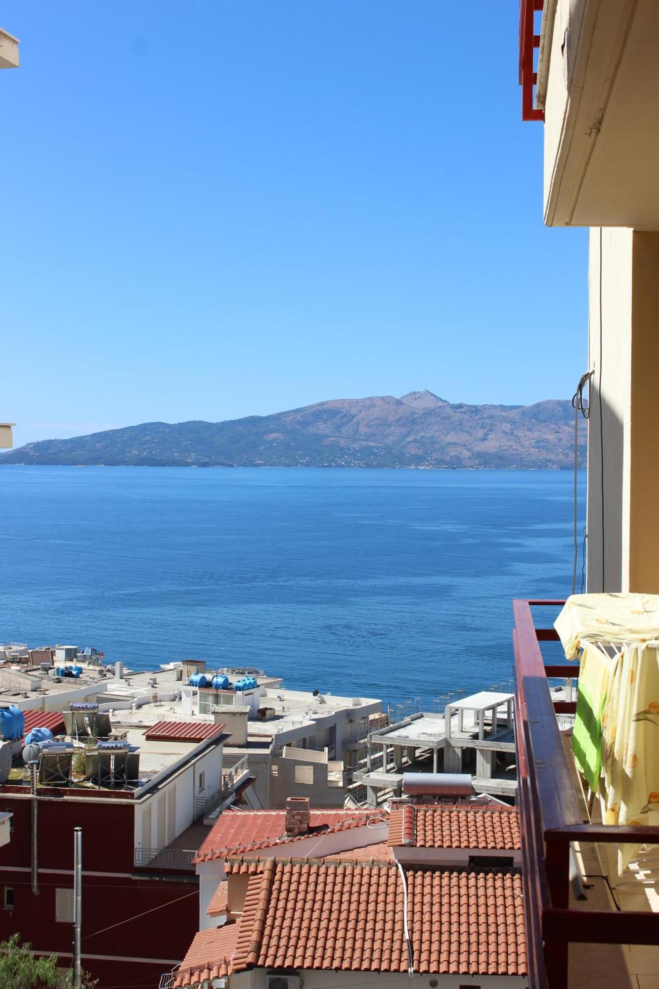Megrooms Sarandë Exteriör bild